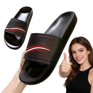 Nouvelles sandales plates décontractées d'été 2026 de luxe pour hommes et femmes – Chaussures de marche de haute qualité pour la plage et l'extérieur - Product Image 1