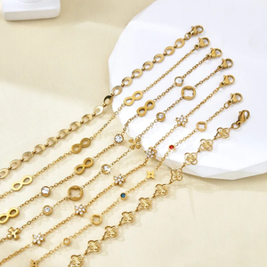 ชุดกำไลข้อมือผู้หญิงทันสมัย ดีไซน์ดอกไม้เรขาคณิต ประดับเพชรซิคอน ชุบทอง 18K บนสแตนเลสสตีล 304 ด้วยเทคนิคการชุบสูญญากาศ - Product Image 1