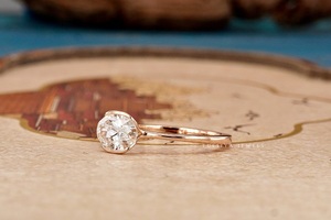 Anillo ovalado con bisel medio para uso diario, anillo elegante para mujer, diseño moderno con comodidad duradera, perfecto para uso diario - Product Image 6