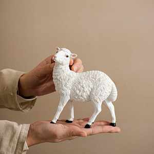 Ensemble d'ornements créatifs en résine, design moderne et épuré, agneau à genoux, décoration pour maison de retraite, cadeau Fête des Mères, thème parent-enfant - Product Image 5