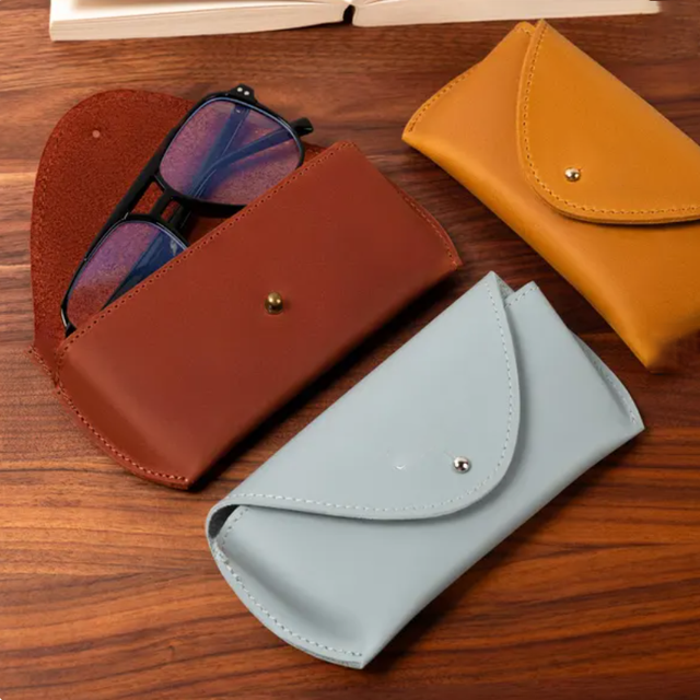 Sleek PU Leather Glasses Case with Smooth Surface Modern Eyeglasses Pouch for Office Workers