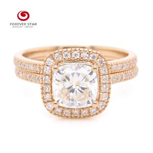 Anelli di Fidanzamento in Oro Rosa 14K con Moissanite Taglio <span class=keywords><strong>Cushion</strong></span> Colore D <span class=keywords><strong>2</strong></span> Carati con <span class=keywords><strong>Halo</strong></span> Produzione all'Ingrosso - Product Image 1