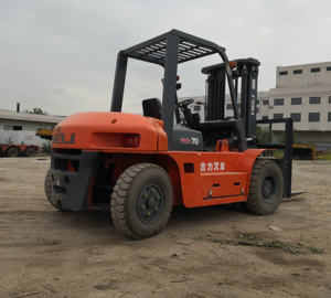 رافعة شوكية ديزل مستعملة من سلسلة HELI H2000-70 بحمولة 7 طن للبيع بسعر رخيص - Product Image 2