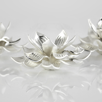 Blackhorsegifts Sculpture de fleur de lotus en métal plaqué argent personnalisable, modèle de petite sculpture, couleur personnalisée, logo, boîte cadeau pour la maison