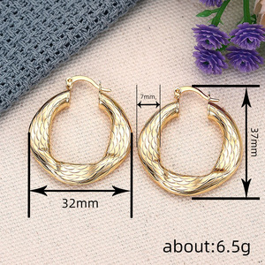 Orecchini a polsino in metallo irregolare da donna, gioielli minimalisti alla moda, accessorio di tendenza per l'uso quotidiano - Product Image 3