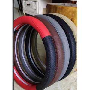 Funda para Volante Negra con Línea Roja, Agarre de Cuero, Ajuste Universal - Product Image 1