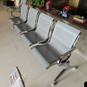 Silla de espera metálica de 4 asientos en oferta especial de fábrica, ideal para jardín, hospital o estación. - Product Image 1