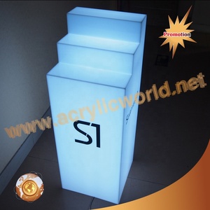 Étagère de présentation de bouteilles de vin sur pied à 3 niveaux avec logo lumineux pour une présentation haut de gamme des bouteilles - Product Image 5