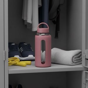 Bouteille d'eau en verre borosilicate à large ouverture avec logo personnalisé, design classique, manchon en silicone, 800 ml, 2 couvercles en 1 pour le sport - Product Image 1