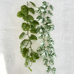 Queyiyi Flores Artificiales, Guirnalda de Monstera de 1.2m, Hojas Verdes y Blancas, Decoración de Pared para Interiores, Guirnalda de Plantas - Product Image 4