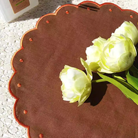 Serviettes en lin monogrammées de style moderne, brodées à la main, ourlet de fleurs, vente en gros pour mariage, festival, linge de table