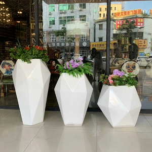 Jardinières rectangulaires en métal sur mesure pour l'extérieur, fabriquées à Hebei pour la décoration des balcons des centres commerciaux - Product Image 2