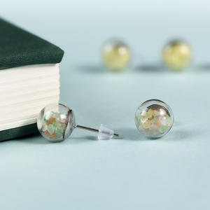 100% naturale vendita calda all'ingrosso orecchini di cristallo naturale con il <span class=keywords><strong>pianeta</strong></span> a forma di e stili personalizzati - Product Image 1