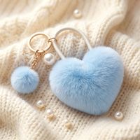 Porte-clés Cœur en Fausse Fourrure Douce et Moelleuse avec Pompon Perlé, Pendentif de Sac, Breloque de Sac en Peluche Pastel, Accessoires