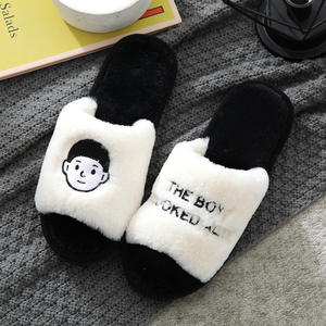 Nouvelles pantoufles en coton de haute qualité avec semelle en PVC, motif dessin animé, doublure en peluche, pour couple, vente en gros de qualité - Product Image 1