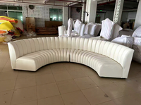 Ensemble modulaire incurvé en cuir à capitonnage vertical moderne, sectionnel en forme de U et demi-cercle, 6 places, durable, pour salon et hall d'hôtel