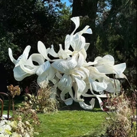 Installation artistique géante en organza de soie, décoration de toile de fond de mariage en organza de soie, fleur géante pour toile de fond de mariage