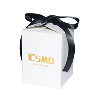 Schwarze Logo-Prägung Quadratische Süßigkeiten-Geschenkbox Snacks Gelee Kekse Verpackungsbox Maßgefertigte Weiße Karton-Hochzeitsboxen für Kleinunternehmen