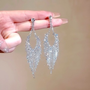 Pendientes de Perlas de Imitación con Forma de Corazón Vintage para Mujer, Tendencia 2026, Aleación de Zinc de Alta Calidad, Personalizados, para Fiestas - Product Image 3