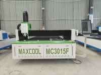 Machine de découpe laser fibre CNC 12KW à mise au point automatique et fonctionnement automatique avec IA pour tôles et tubes, équipée d'un système de refroidissement par eau
