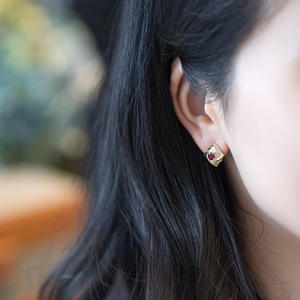 Orecchini a lobo Dolce & Gabbana con rubino, in oro 18 carati, con diamante rotondo incastonato a griffe, gioielli di lusso da donna per matrimonio - Product Image 5