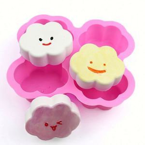Moule en silicone écologique personnalisé avec logo, 4 cavités, formes nuages variées, pour bougies, savons, poudings et gâteaux, fabrication OEM/ODM - Product Image 1