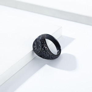 แหวนเข็มทิศไวกิ้งสำหรับผู้ชาย เหล็กสีดำ ไทเทเนียมสตีลแบบดิสเทรส ลายสัญลักษณ์นอร์ดิก เครื่องประดับสำหรับใส่ทุกวัน - Product Image 3