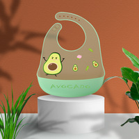 CHINFAI Vente en gros de bavoirs pour bébés personnalisés et durables, bavoirs en silicone mignons avec fermeture à bouton, OEM pour l'alimentation des bébés