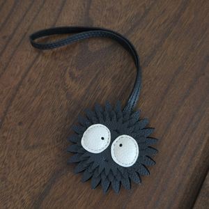 Porte-clés artisanal en cuir PU noir de haute qualité, en forme de boule de charbon, pour sacs, accessoires et décoration de clés de voiture - Product Image 3