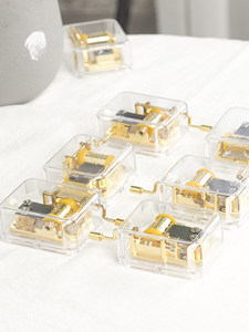 Boîte à musique à manivelle rotative à huit tons avec 20 options musicales, motif Ciel Urbain, cadeau d'anniversaire <span class=keywords><strong>pour</strong></span> enfants, garçons et filles - Product Image 2