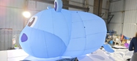 Ballon Hippopotame Gonflable Multicolore avec Ventilateur Intégré, Étanche et Durable pour Décorations d'Anniversaire en Extérieur