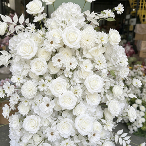Guirlande florale en soie de roses blanches épaisses et en pleine floraison avec garnitures mixtes pour décoration d'arche de mariage au thème blanc pur, classique et minimaliste - Product Image 4