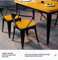 Mobilier commercial Chaise à cadre en fer Table en bois massif Ensemble de table à manger 4 places Ensembles de table et de chaise de café pour restaurant