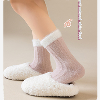 Chaussettes en molleton douces pour l'automne, motif léopard, en nylon/coton, antidérapantes, respirantes, confortables et thermiques pour femmes