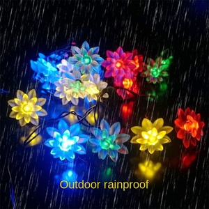 Guirlande lumineuse LED en forme de fleur de lotus pour décoration de Noël alimentée par panneau solaire - Product Image 3
