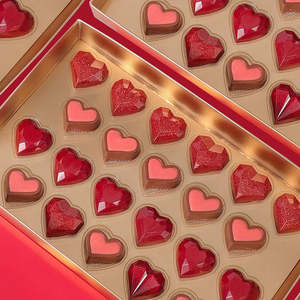 Boîte à <span class=keywords><strong>chocolat</strong></span> rigide en carton portable de luxe en matériaux recyclés pour chocolats en forme de cœur Célébration de la Saint-Valentin - Product Image 5