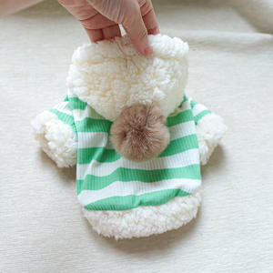 Sudadera con Capucha para Perro <span class=keywords><strong>de</strong></span> Forro Polar a Rayas, Suéter Cálido para Otoño e Invierno con Pompón para <span class=keywords><strong>Perros</strong></span> Pequeños y Gatos, Ropa para Mascotas - Product Image 1