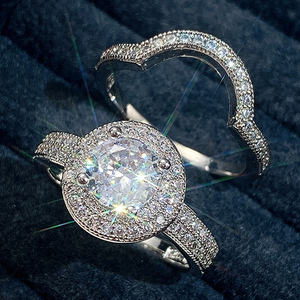 Set di Anelli Curvi a Due Pezzi con Micro Pavé di Zirconi per Donne, Gioielli Eleganti e alla Moda - Product Image 2