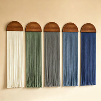 Décoration murale bohème en macramé tissé à la main avec longues pampilles en bois pour salon, chambre et ornement de maison