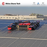 Robot de nettoyage de panneaux solaires photovoltaïques pour l'élimination de la poussière robotique, solution de lavage photovoltaïque pour les fermes solaires industrielles et commerciales