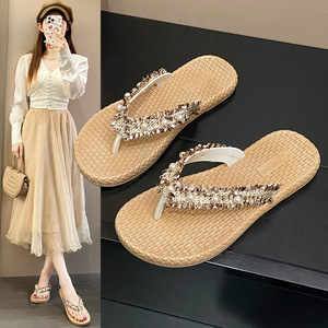 Sandales de plage à entre-doigts pour femmes, motif floral, semelle plate antidérapante et résistante à l'usure, idéales pour l'été et l'extérieur - Product Image 1