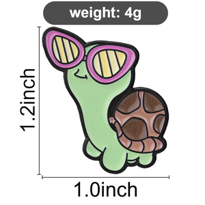 Broche en émail tortue de dessin animé stylée, avec lunettes de soleil roses surdimensionnées et coquille brillante, motif reptile mignon, pour la décoration de sac à dos - Product Image 6