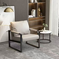 Canapé de détente en cuir confortable avec accoudoirs et dossier, stable et durable, pour salon, bureau et hall d'hôtel
