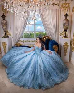 שמלות קווינסניירה כחולות שמיים בעיצוב V חדש ומותאם אישית מדגם MQ203 של מילי בריידל, עם אפליקציות וחרוזים, לשמלות מסיבה. - Product Image 1