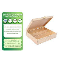 Boîte cadeau en bois brut à deux compartiments séparés, avec couvercle à charnière et loquet en métal doré, finition pin grainé, pour emballage de faveurs de mariage