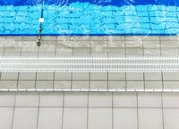 Carrelage en céramique antidérapant mat bleu pour bord de piscine et salle de sport 244*244/300*300, carrelage de sol intérieur pour couloir