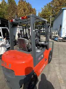 מלגזה דיזל HELI H2000 CPCD30 3 טון - מלגזת תעשייתית כבדה עם מנוע איסוזו - Product Image 3