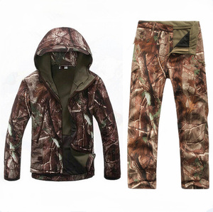 Conjunto <span class=keywords><strong>de</strong></span> chaqueta <span class=keywords><strong>de</strong></span> concha suave con capucha a prueba <span class=keywords><strong>de</strong></span> viento impermeable cálido al aire libre Piel <span class=keywords><strong>de</strong></span> tiburón <span class=keywords><strong>abrigo</strong></span> y pantalones para hombres - Product Image 3