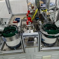 Alimentateur à vis personnalisable avec double cuve vibrante et trémie