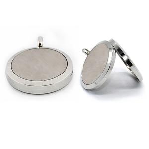 Difusor de Aceite Esencial de Rosa con Colgante |   Collar con Medallón de Aromaterapia de Acero Inoxidable Chapado en Oro Rosa PVD |   Difusor de Aromas con Joyería - Product Image 2